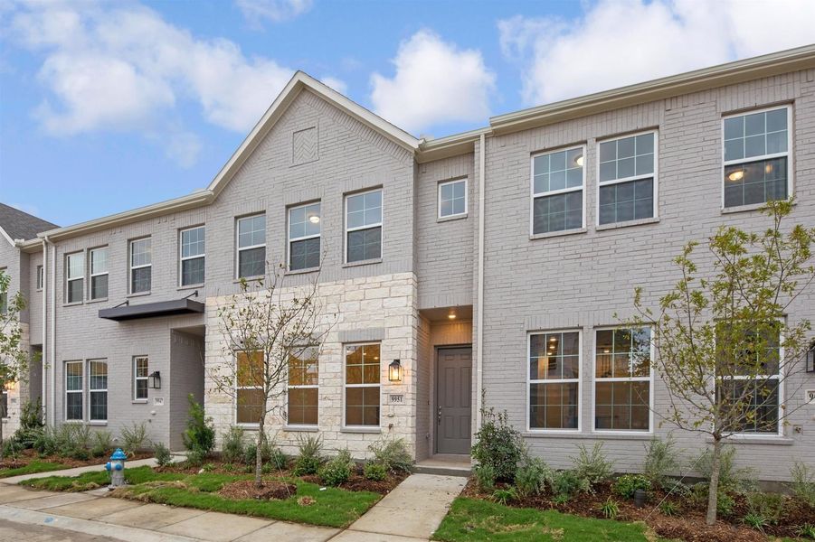 Image 76 of the Legends Crossing - Bungalows community in Irving, TX.