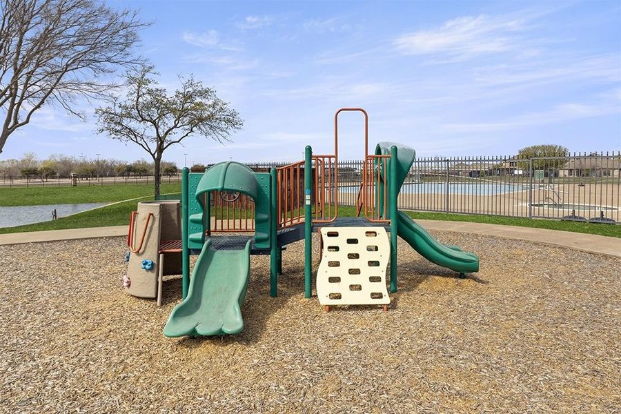 Image 41 of the The Villages of Fox Hollow community in Forney, TX.