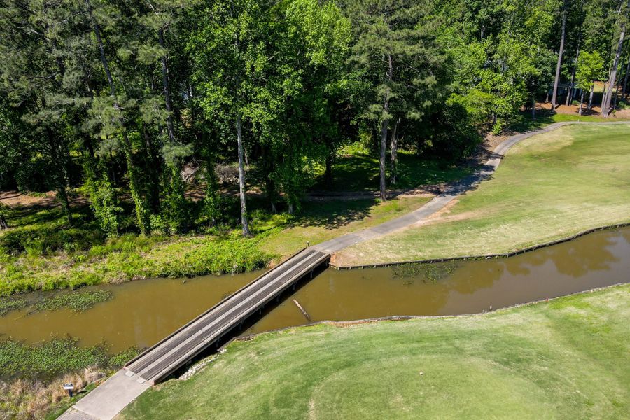 Natural surroundings and green spaces near Club Cottages at Harbor Club in Greensboro, GA (Image 14).