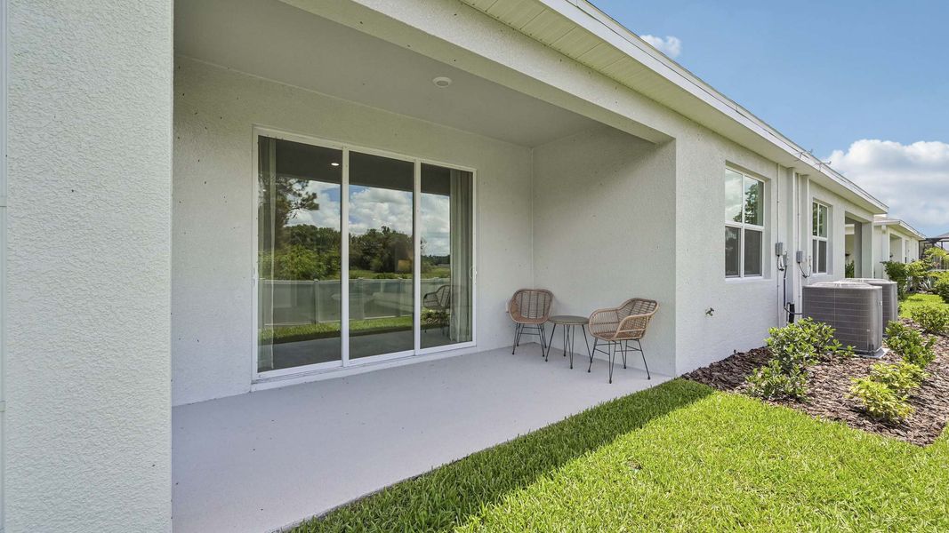 Exterior details of a home in Coddington, Bradenton (Image 3).