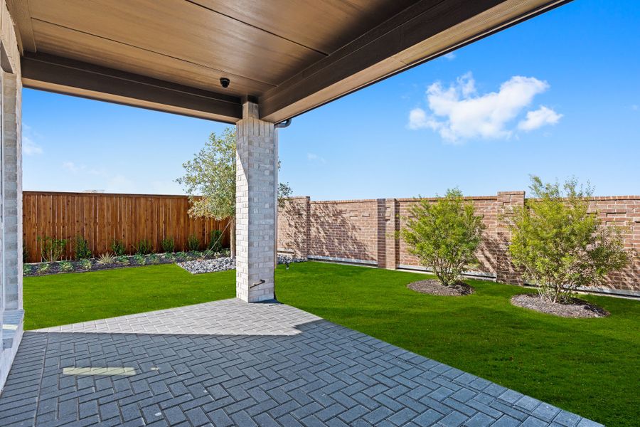Exterior details of a home in Sweetgrass 50s, Haslet (Image 5).