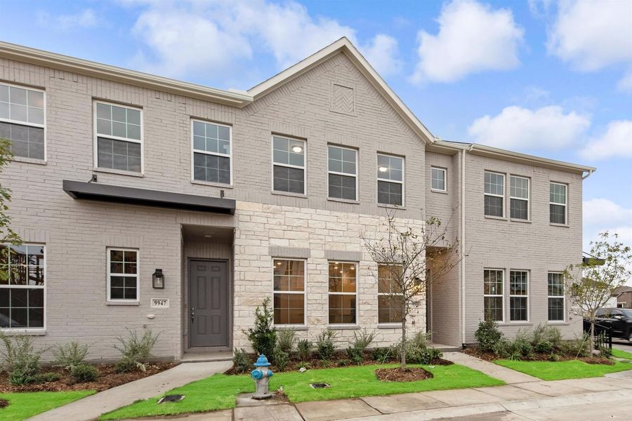 Image 75 of the Legends Crossing - Bungalows community in Irving, TX.