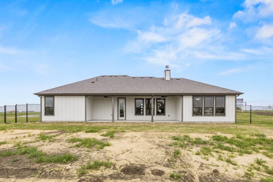 Exterior details of a home in Carrera Ranch, Waxahachie (Image 4). Exterior details of a home in Carrera Ranch, Waxahachie (Image 4).