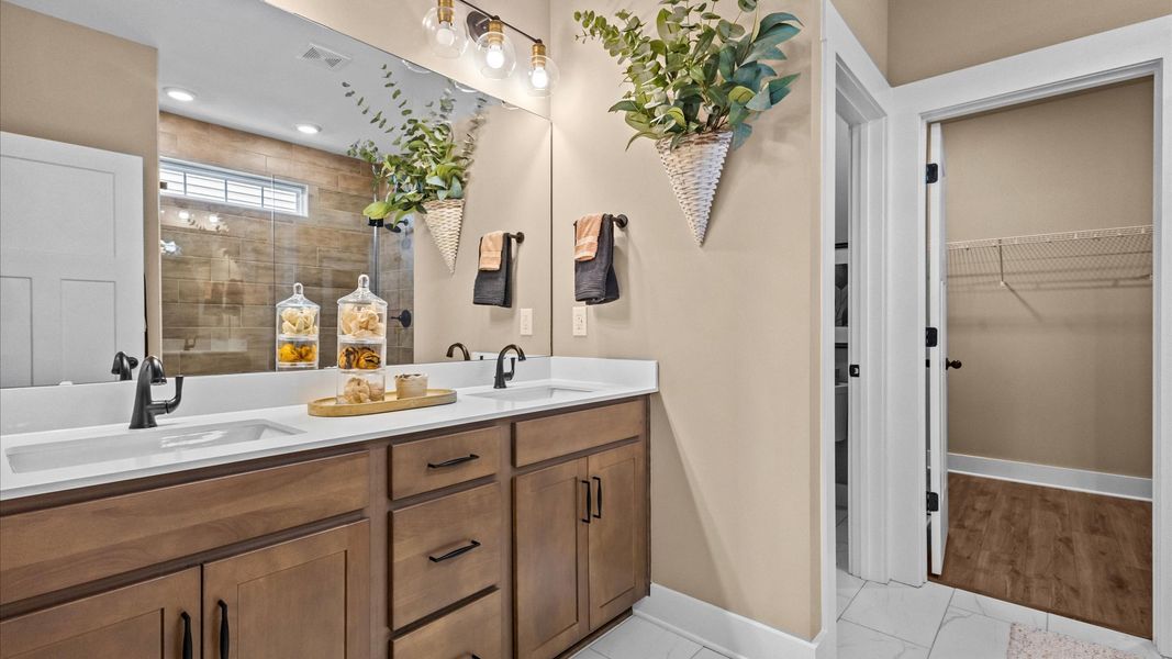 Exceptional en-suite with dual vanity and glass-enclosed walk-in shower for superior everyday comfort Exceptional en-suite with dual vanity and glass-enclosed walk-in shower for superior everyday comfort