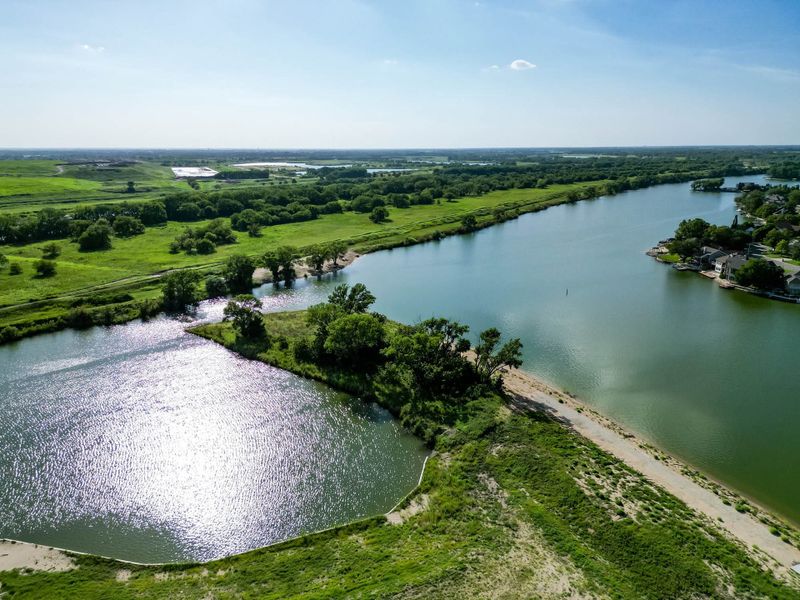 Natural surroundings and green spaces near The Courtyards at The Moorings in Wichita, KS (Image 19).