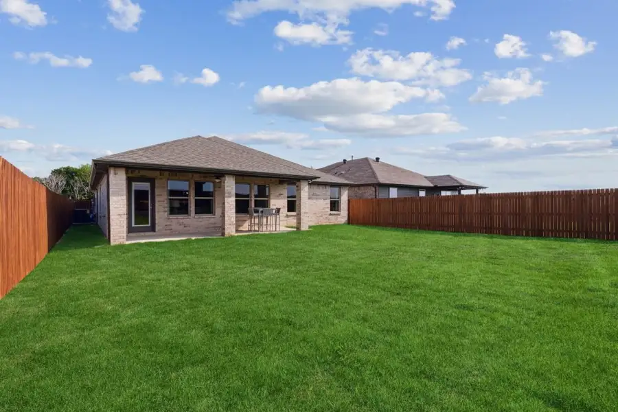 Exterior details of a home in Baker Farms, Cleburne (Image 4).