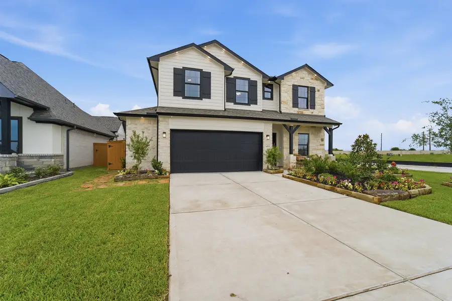 Front exterior of a home in the Sierra Vista community, located in Rosharon, TX (Image 14). Front exterior of a home in the Sierra Vista community, located in Rosharon, TX (Image 14).