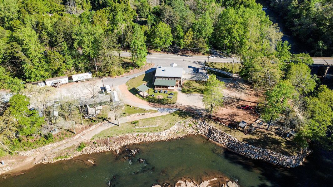 Just minutes from Saluda River