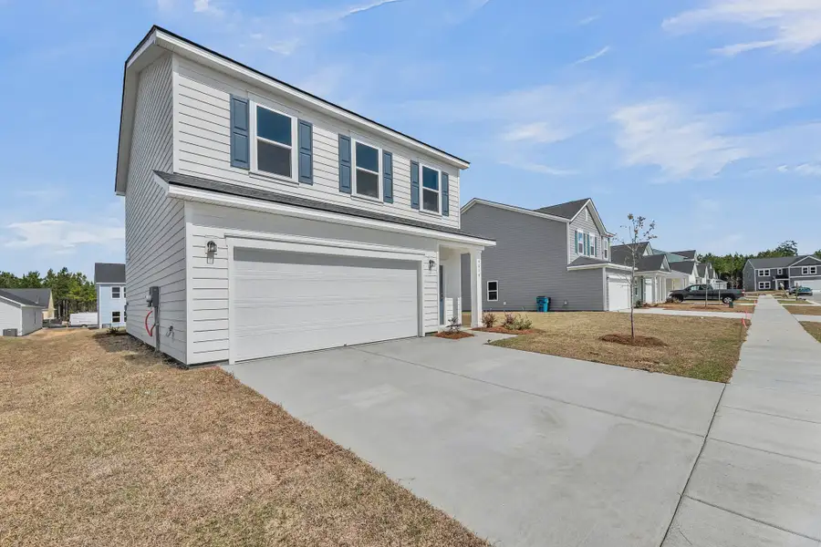 Exterior details of a home in Tea Farm, Ravenel (Image 6).