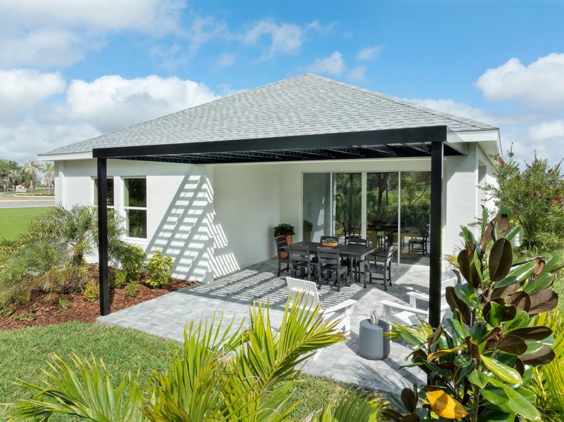Exterior details of a home in Eastlyn, Bradenton (Image 4).