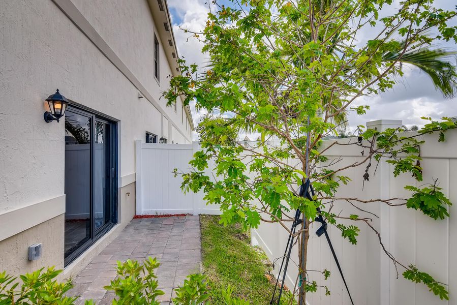 Image 34 of the Regal Palm Square community in Florida City, FL.