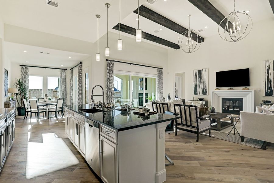 Image 27 of the Del Bello Lakes 70 Series community in Manvel, TX.