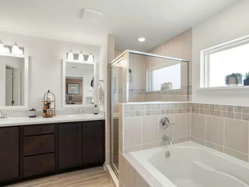 Select homes offer a spa-like garden tub - Parker home plan Select homes offer a spa-like garden tub - Parker home plan