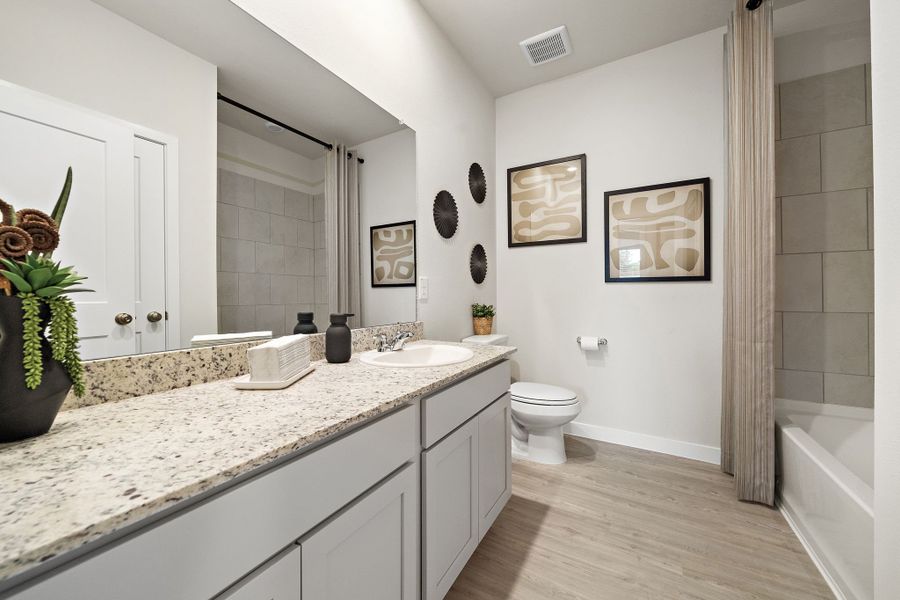 15-web-or-mls-maple heights model 1-94 secondary bath