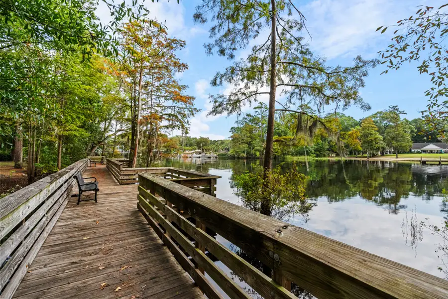 Natural surroundings and green spaces near Harbor Oaks Marina in Myrtle Beach, SC (Image 11).