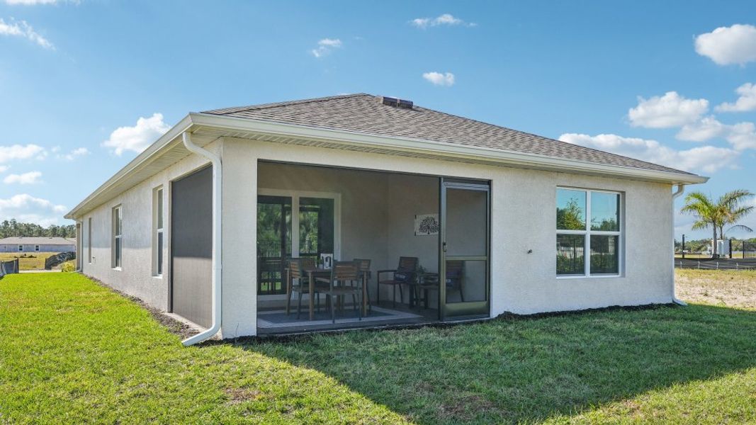 Exterior details of a home in Bentley Crossing, Fort Myers (Image 17).