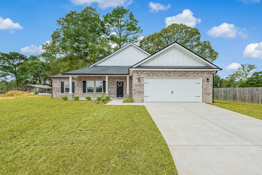 Front exterior of a home in the Barton's Bend community, located in Crestview, FL (Image 2).