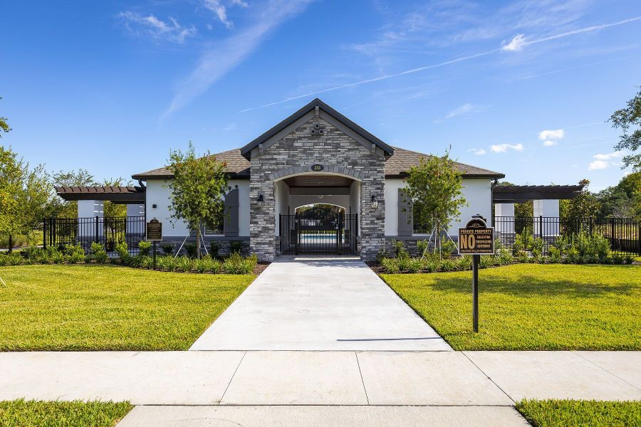Image 30 of the Hidden Lake Townhomes community in Apopka, FL.