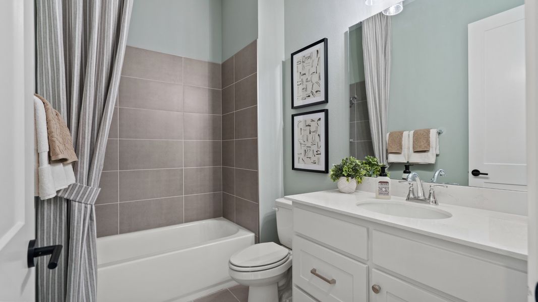 Furnished interior in a model home at Magnolia Bay 50' in Nokomis (Image 19).