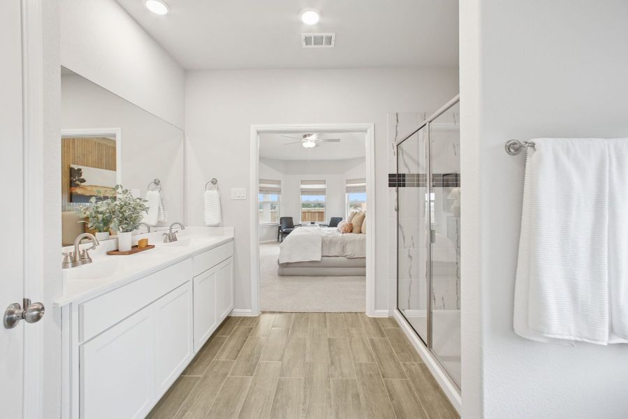 Owner's Bathroom Owner's Bathroom