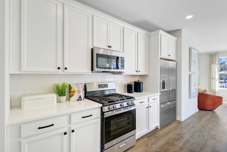 Beautifully crafted kitchen that blends form and function Beautifully crafted kitchen that blends form and function