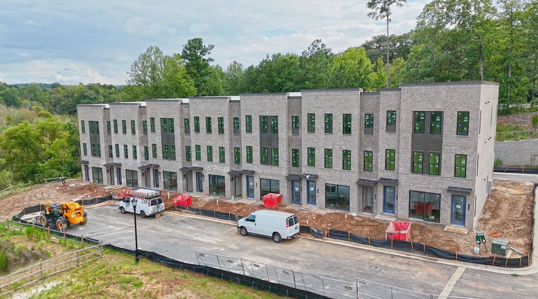 Condo located in Echo Park, Suwanee, highlighting architectural design (Image 14).