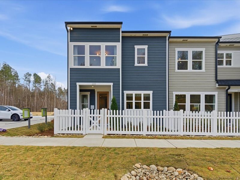 Exterior details of a home in Ellis Townes, Charlotte (Image 11).