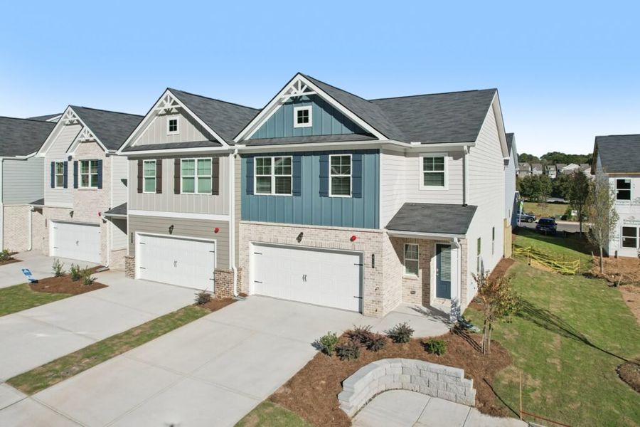 Front exterior of a home in the Chastain Heights community, located in Woodstock, GA (Image 17).