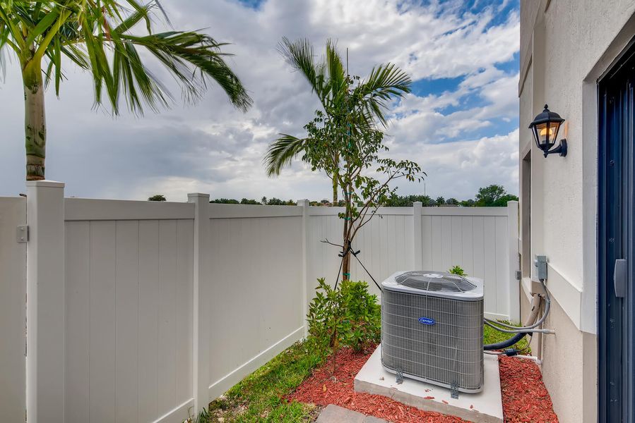 Image 29 of the Regal Palm Square community in Florida City, FL.