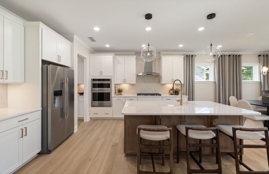 Stunning Kitchen with Large Island Stunning Kitchen with Large Island