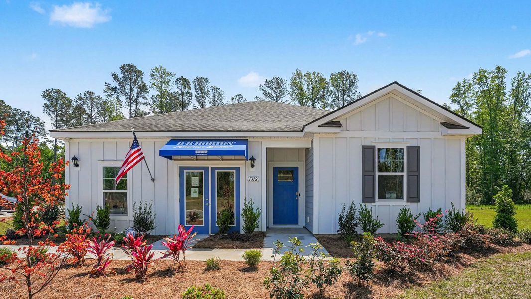 Front exterior of a home in the Hemingway Landing community, located in Conway, SC (Image 10).