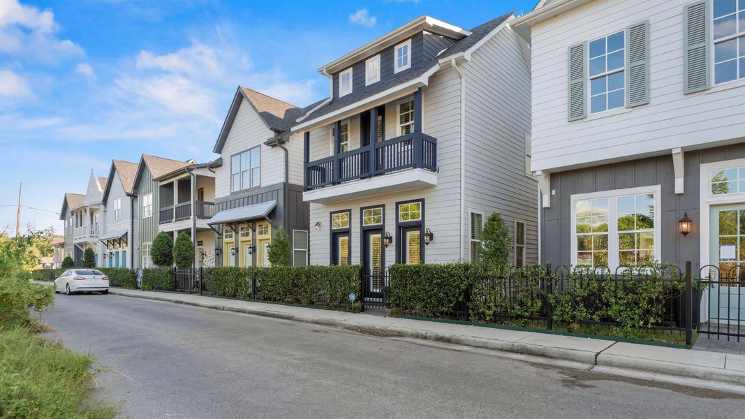 Front exterior of a home in the Eastwood Green community, located in Houston, TX (Image 11).