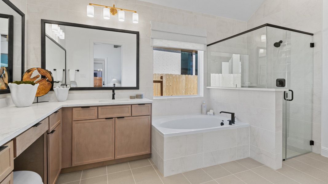 Furnished interior in a model home at Wildrye in Waller (Image 27).