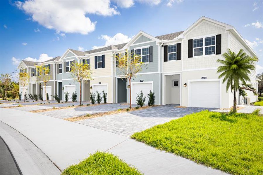 Low-maintenance townhomes in Davenport with resort-style amenities and an unbeatable location.