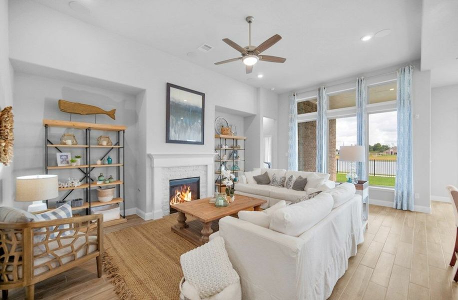 Image 4 of the Bluewater Lakes community in Manvel, TX.