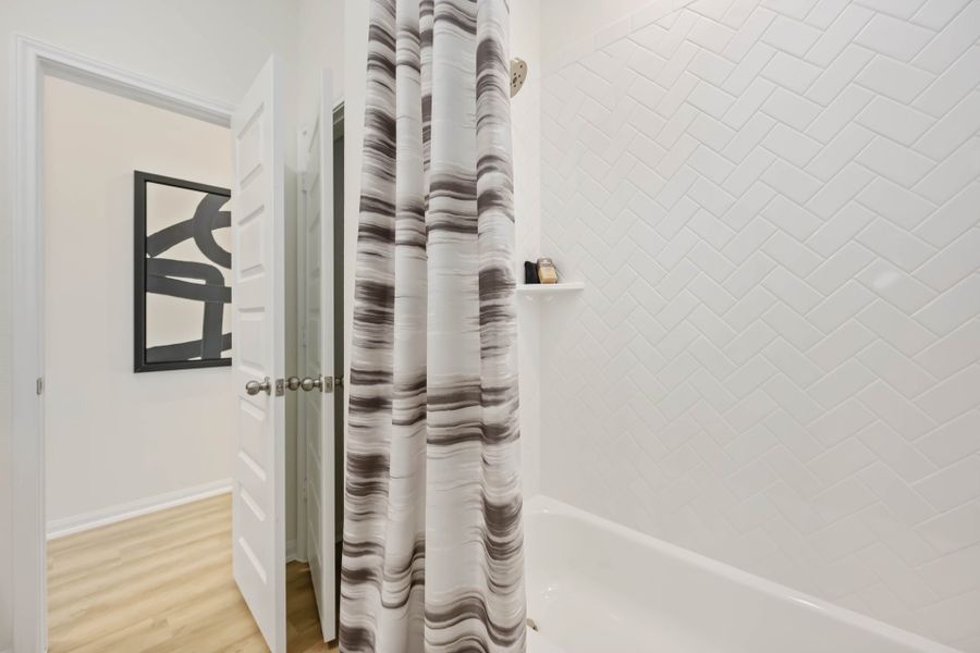 Deer Pines Model - Secondary Bathroom