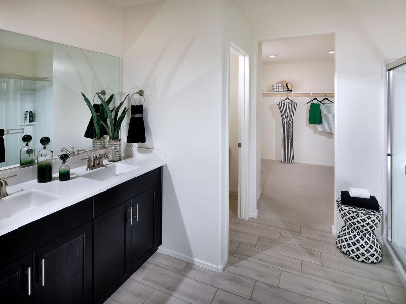 The 2960 floorplan modeled at Entrada del Rio.