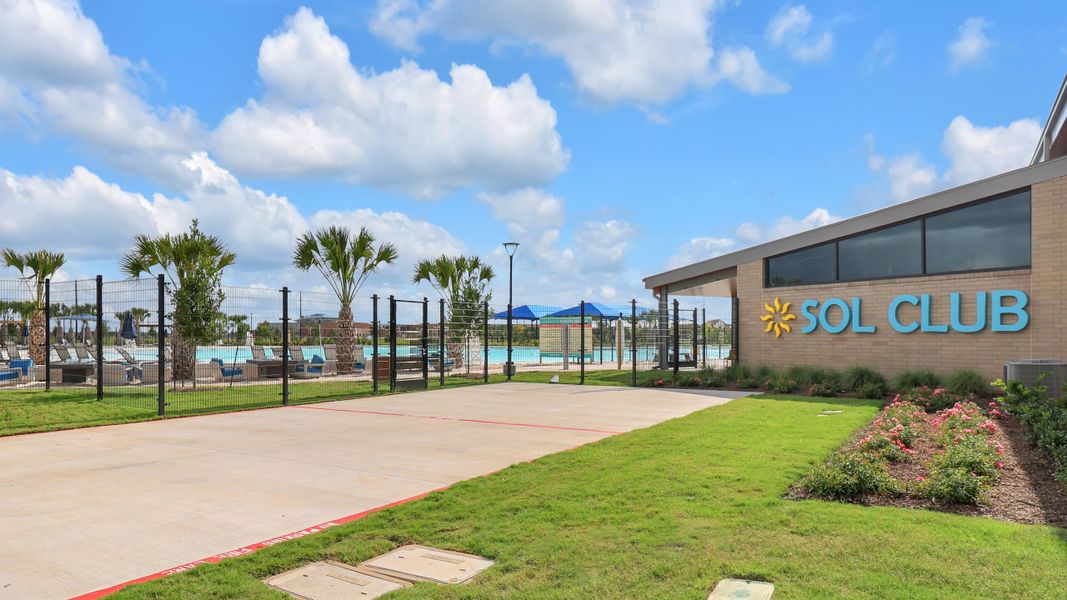Community amenity available to residents of Sunterra in Katy (Image 13).