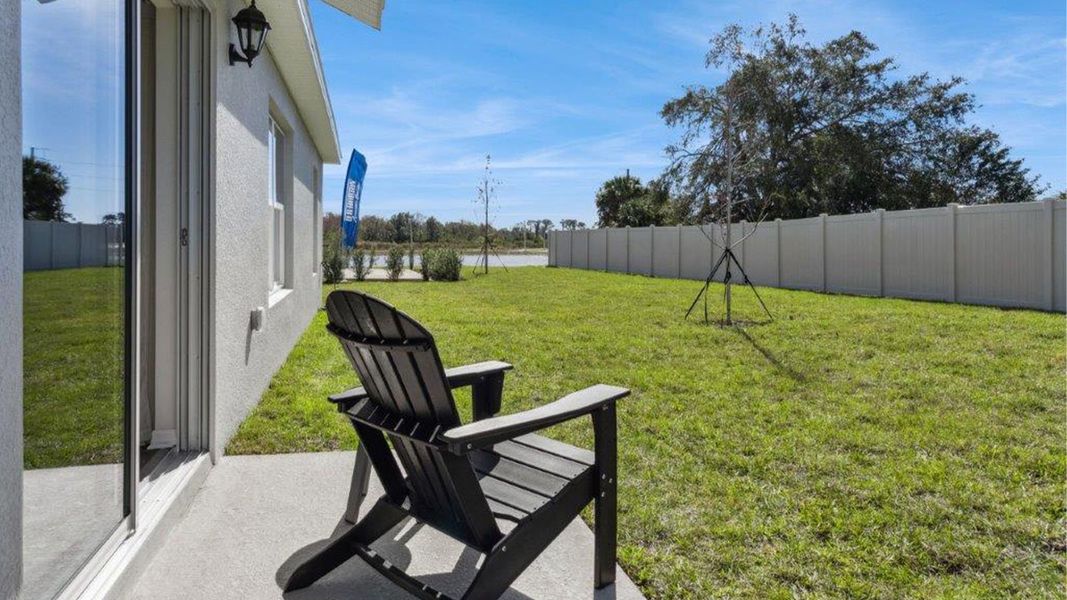 Exterior details of a home in Willowbrook South, Winter Haven (Image 4).