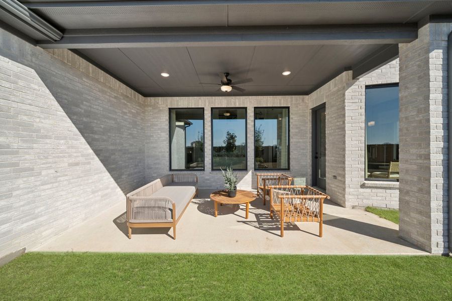 Exterior details of a home in Chaparral Park, Oak Point (Image 18).