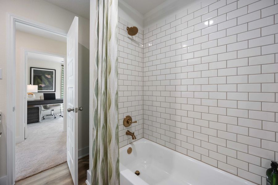 Alicante Model Home – Picasso Floorplan – Secondary Bathroom Alicante Model Home – Picasso Floorplan – Secondary Bathroom