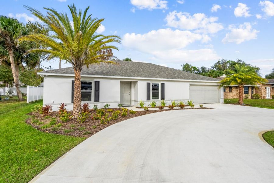 Front exterior of a home in the Palm Coast community, located in Palm Coast, FL (Image 3).