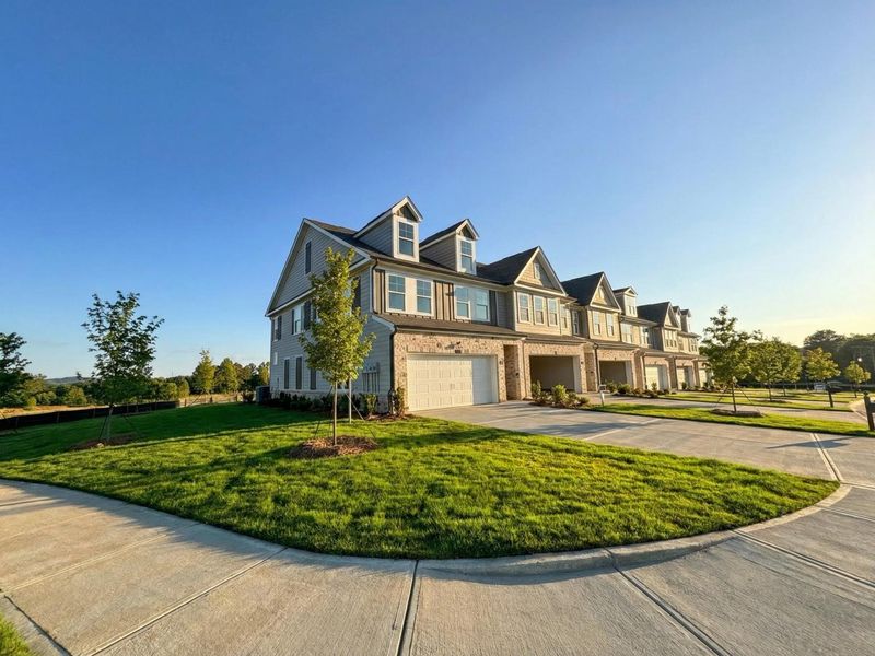 Front exterior of a home in the Hemingway community, located in Cumming, GA (Image 4).