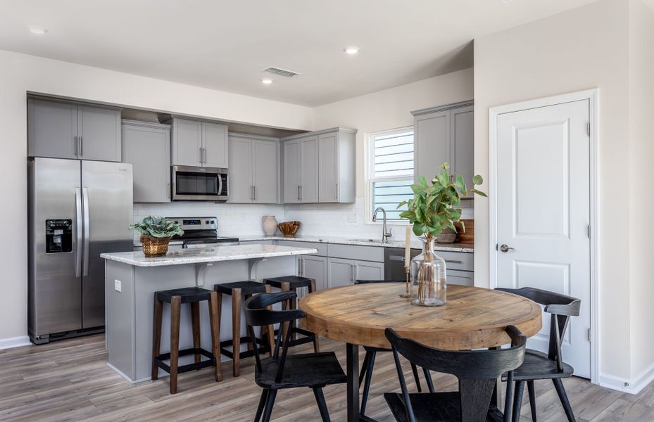 Kitchen & Dining Area