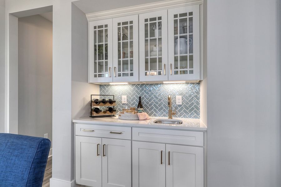 Warwick II | Butlers Pantry