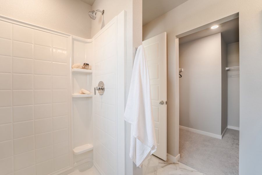 Silvercliff Model Owners Suite Bathroom