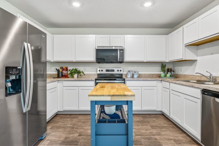 Furnished interior in a model home at Mallard Landing in Okeechobee (Image 12).