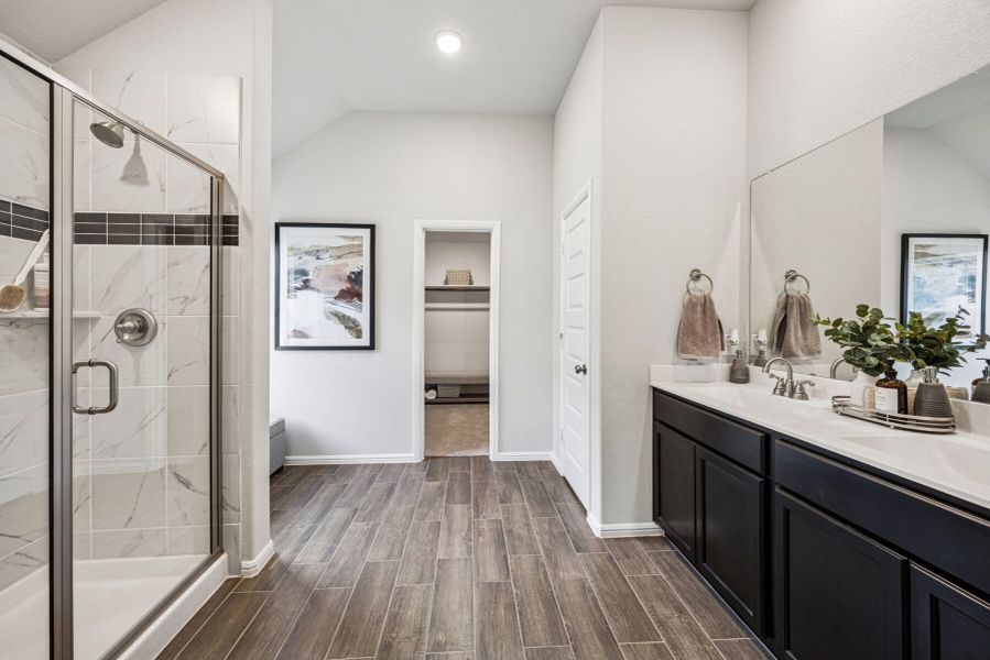 Owner's Bathroom Owner's Bathroom