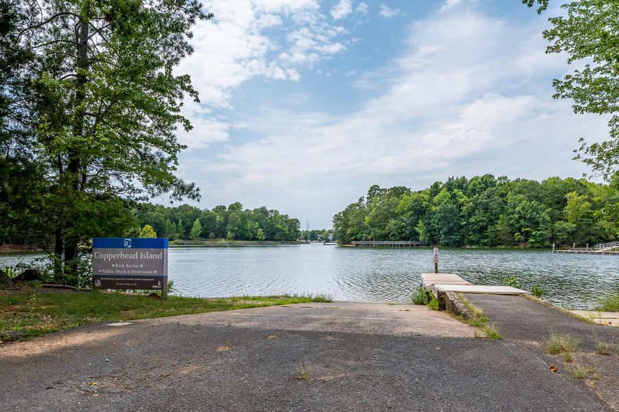 Natural surroundings and green spaces near The Retreat at Steele Creek in Charlotte, NC (Image 6).
