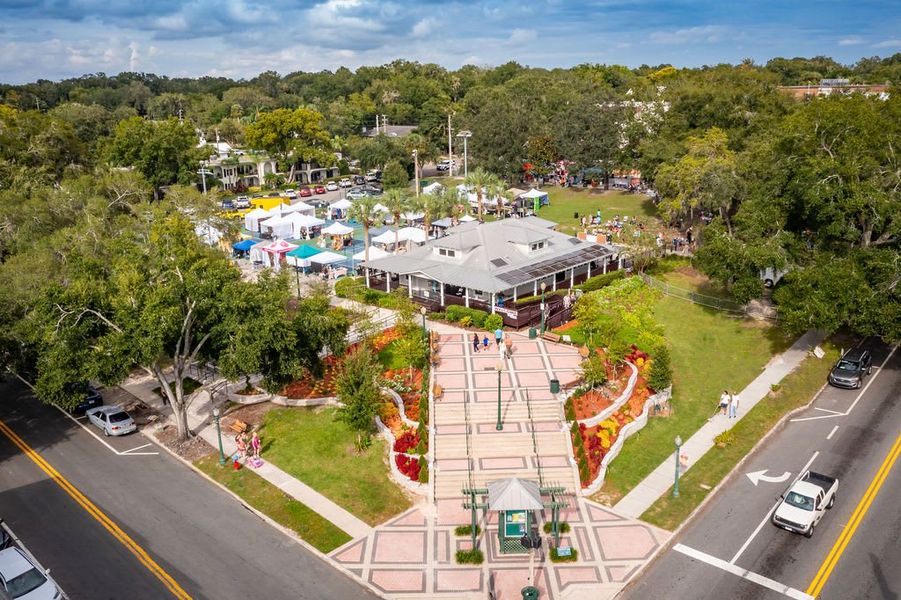 11 minutes to Historic Downtown and year-round arts festivals | Lake Lincoln in Eustis, FL by Landsea Homes